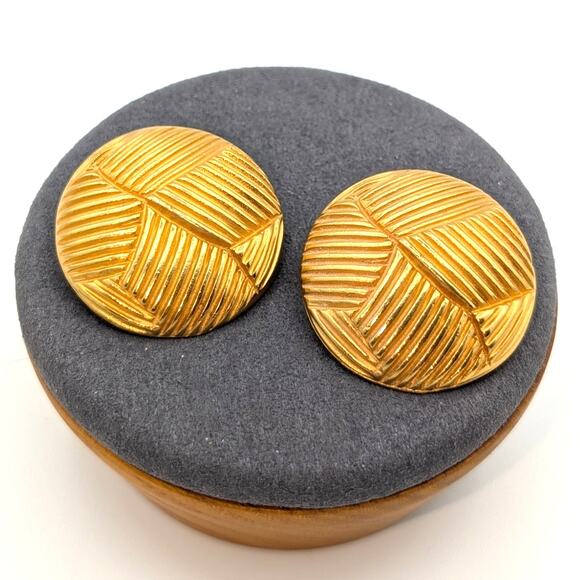 Vintage Chunky Round Basket Weave Design Clip On Earrings - Picture 4 of 4